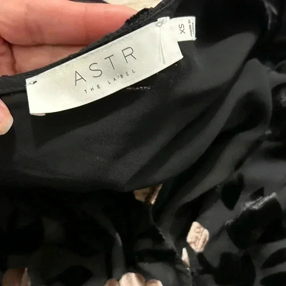 🔥ASTR The Label women dressy blouse 👚 - Picture 2 of 7